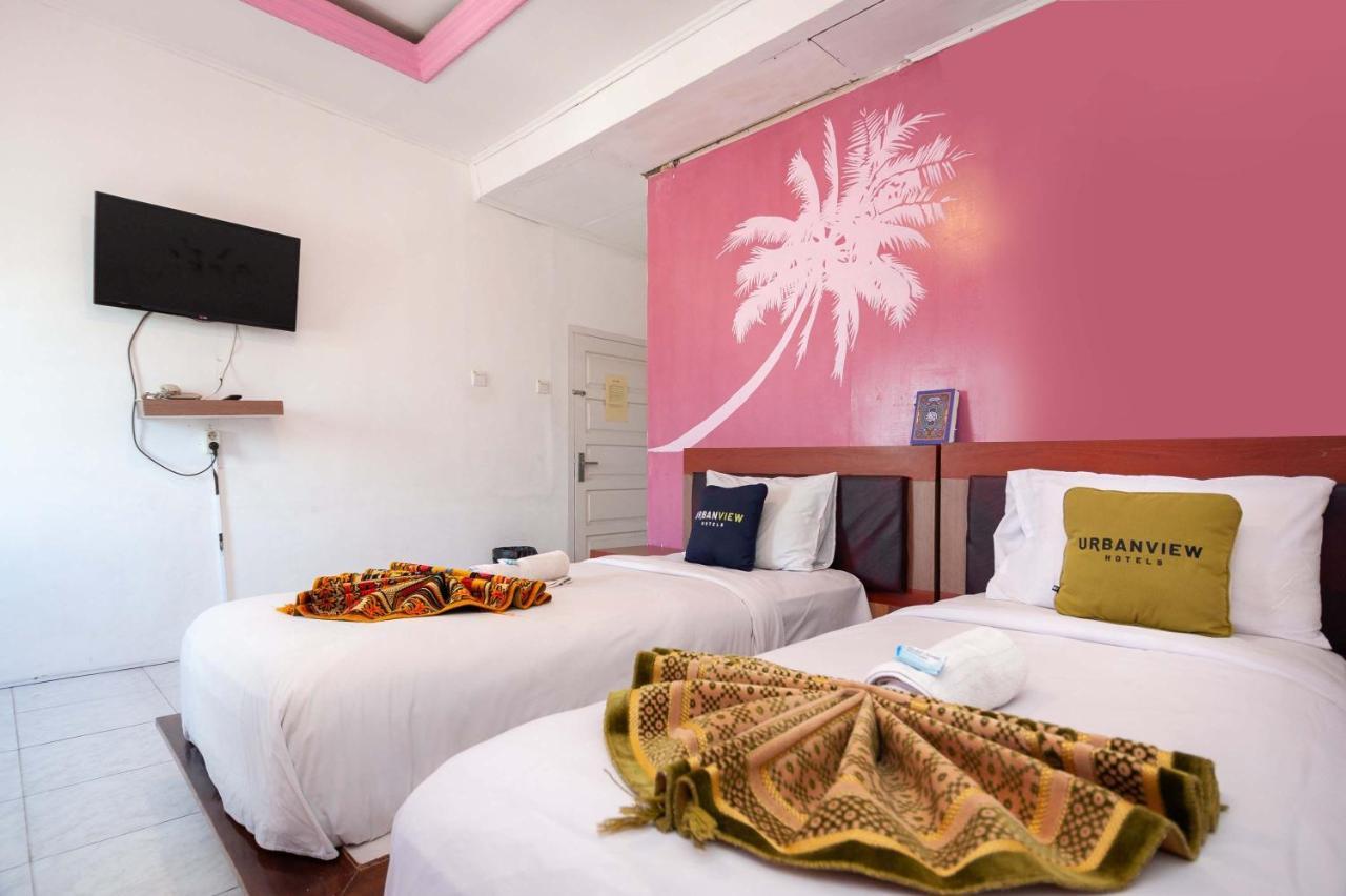 Urbanview Hotel Ananda Syariah By Reddoorz Bukittinggi Exterior photo