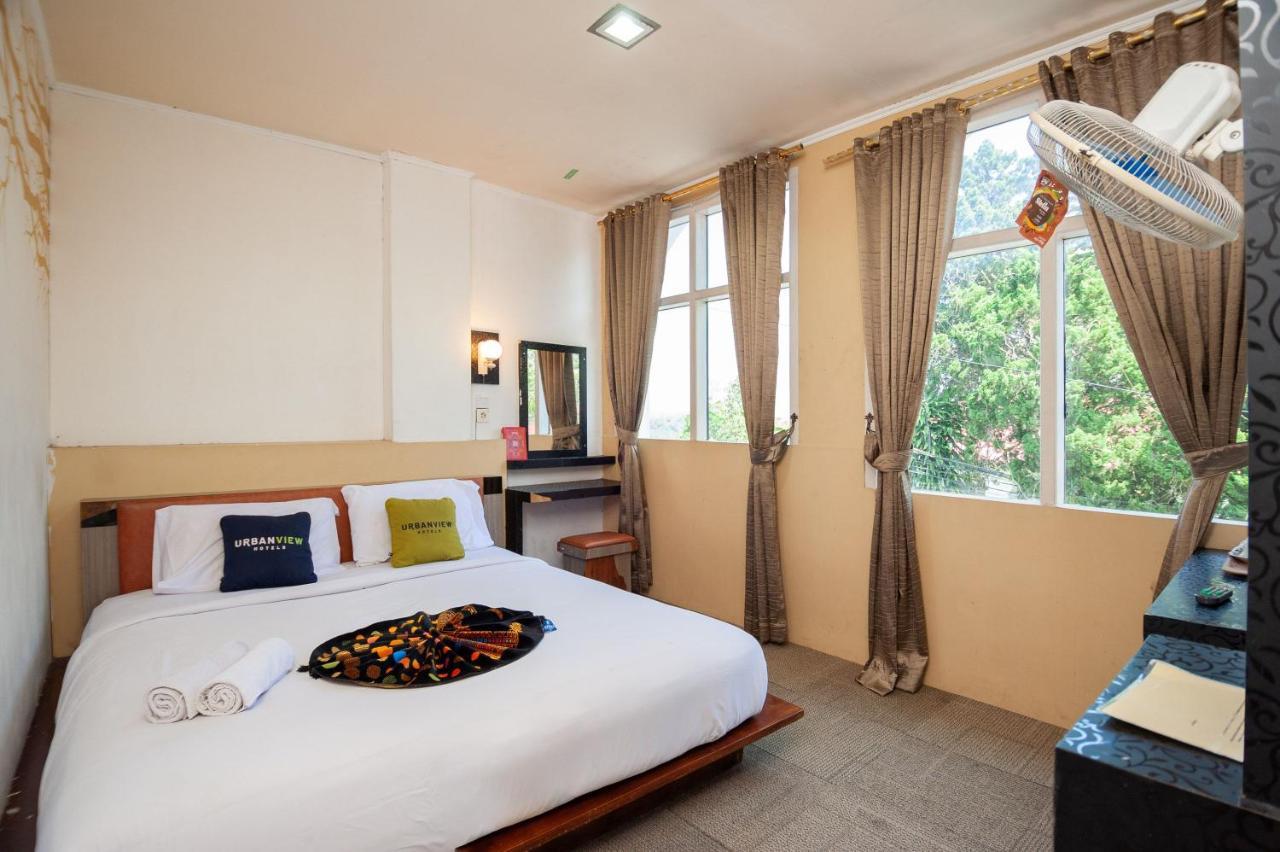 Urbanview Hotel Ananda Syariah By Reddoorz Bukittinggi Exterior photo